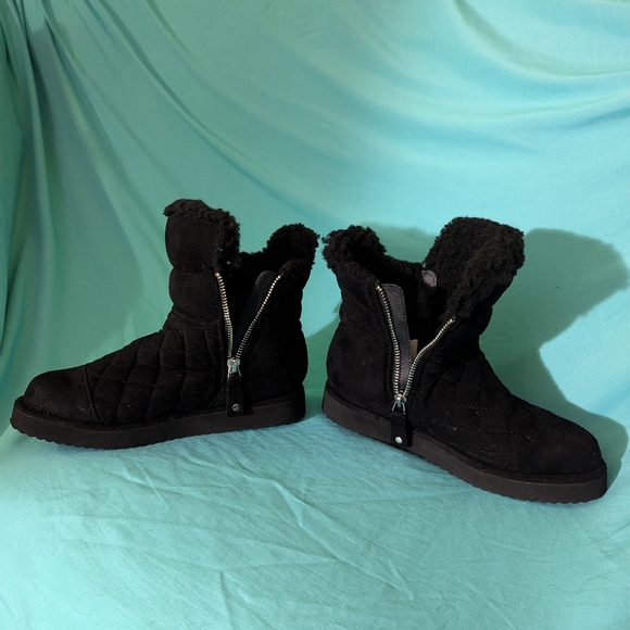 Madden girl black Sherpa lined quilted boots size 6 - Picture 2 of 4